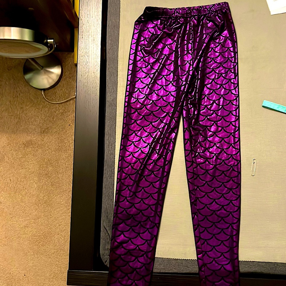 CUTE and COMFY Mermaid stretch purple leggings. Size small/medium for Halloween